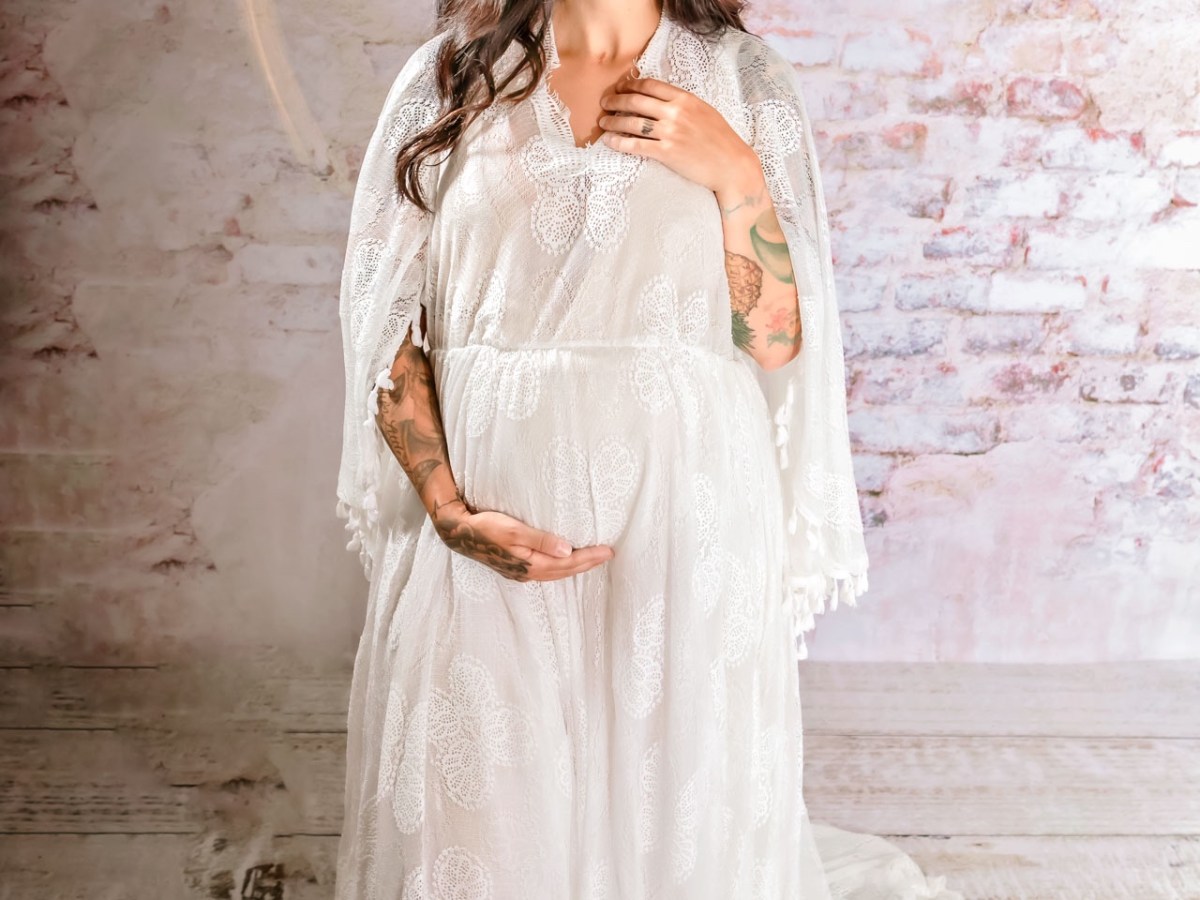 Capturing the Glow: 3 Reasons to Schedule a Maternity&nbsp;Photoshoot