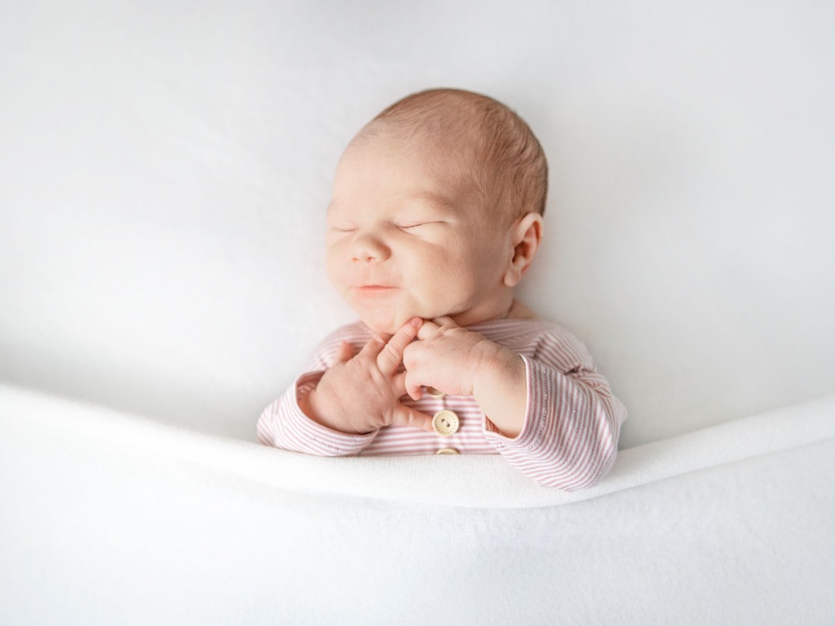 Preparing for Your In-Home Newborn Photoshoot: What to Expect and How to&nbsp;Plan
